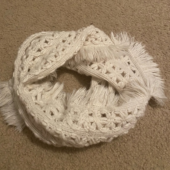 American Eagle Outfitters Accessories - Cream Scarf